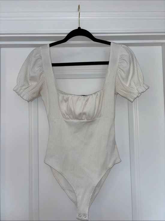 Forever 21 Tops - Forever 21 Off-White Ribbed Square Neck Bodysuit with Puff Sleeves